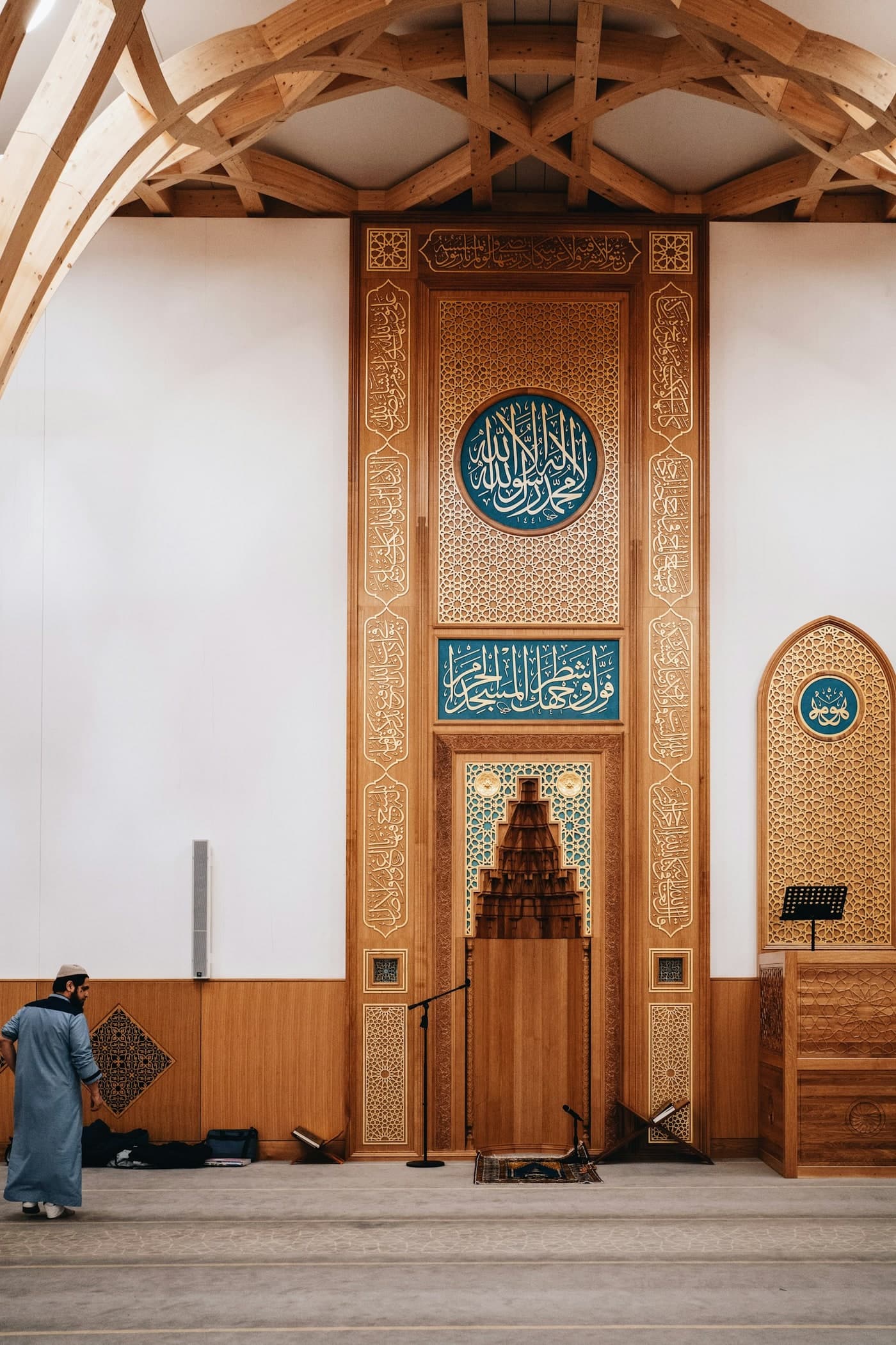 قاعة صلاة داخل مسجد
